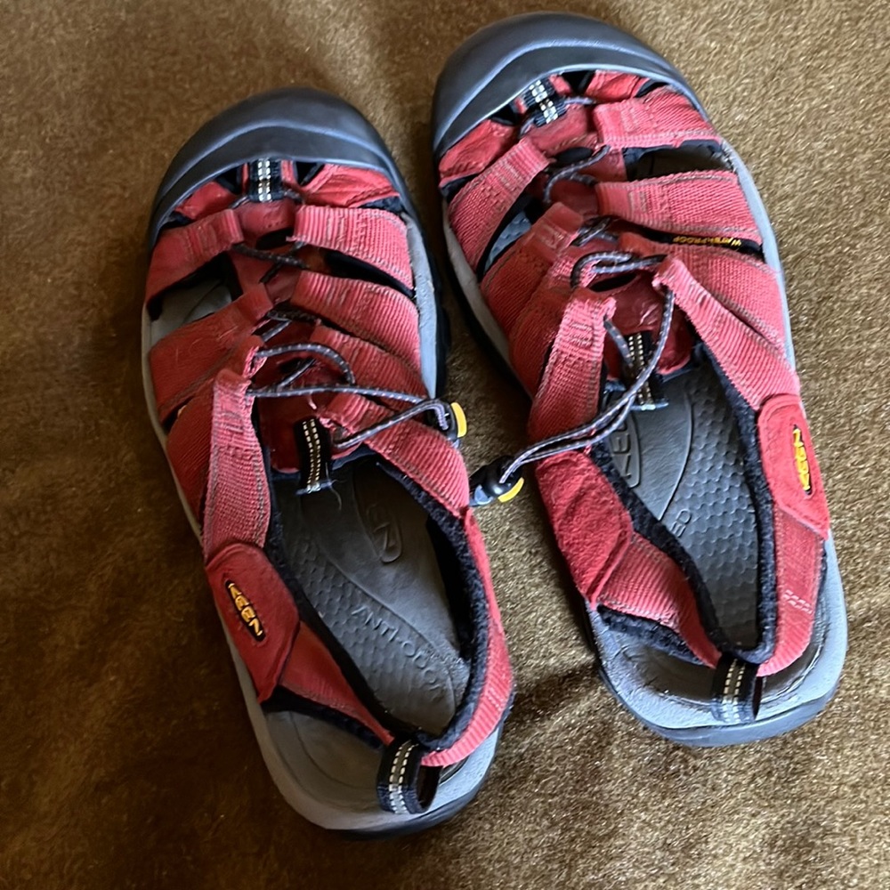 Keen sandals. Red. Mens size 10